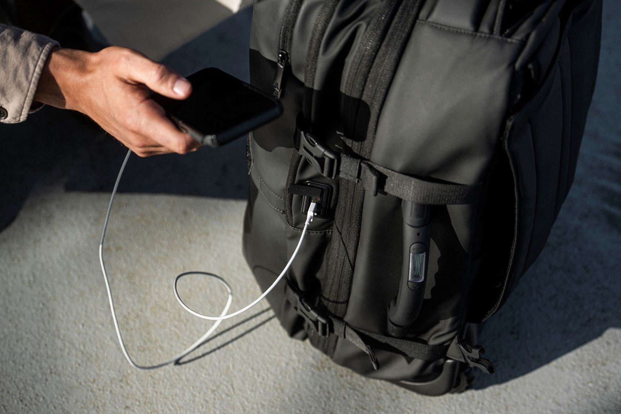 Cargar video: Vídeo del puerto de carga USB Airback