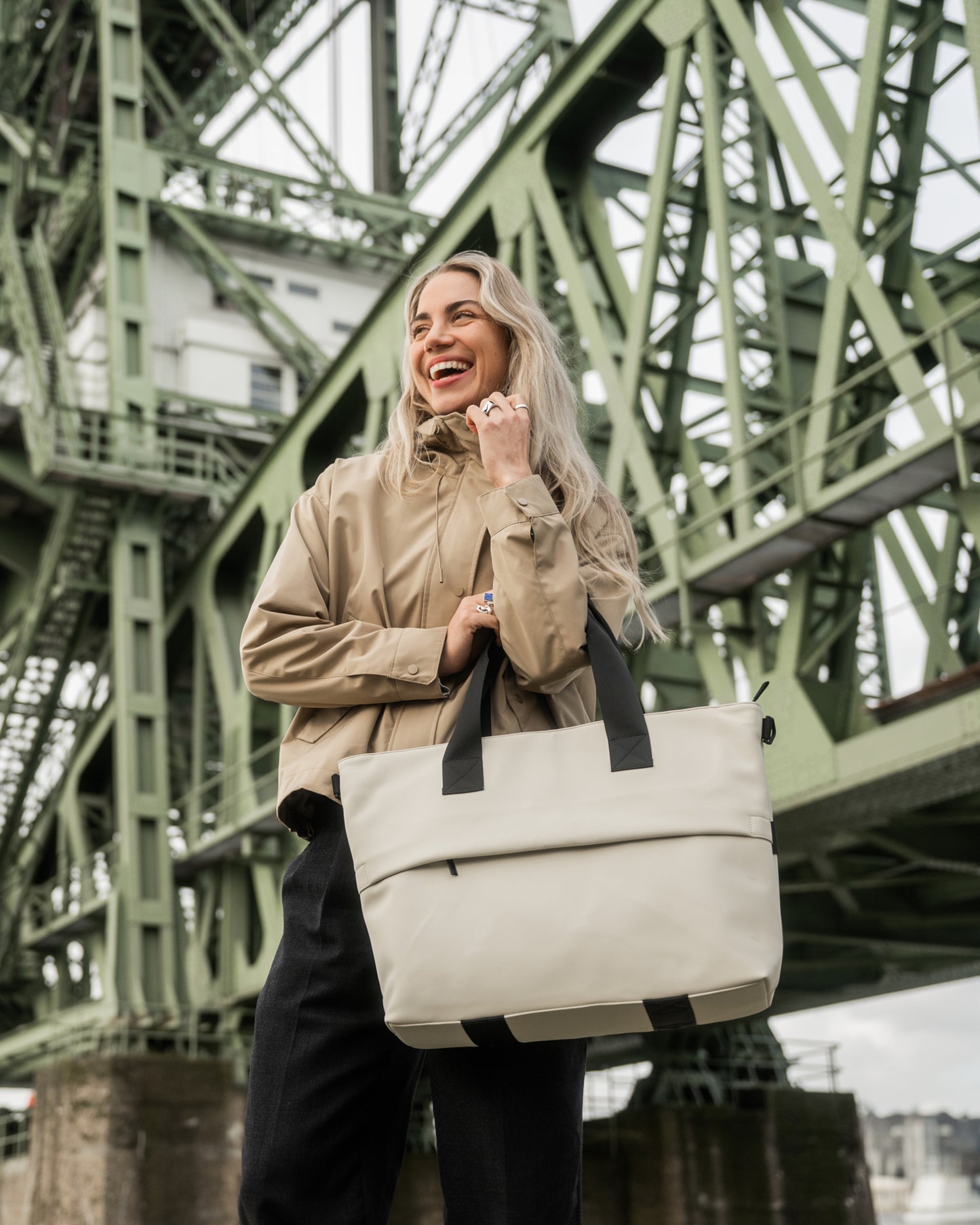 SAC DE VOYAGE (Sous le siège)