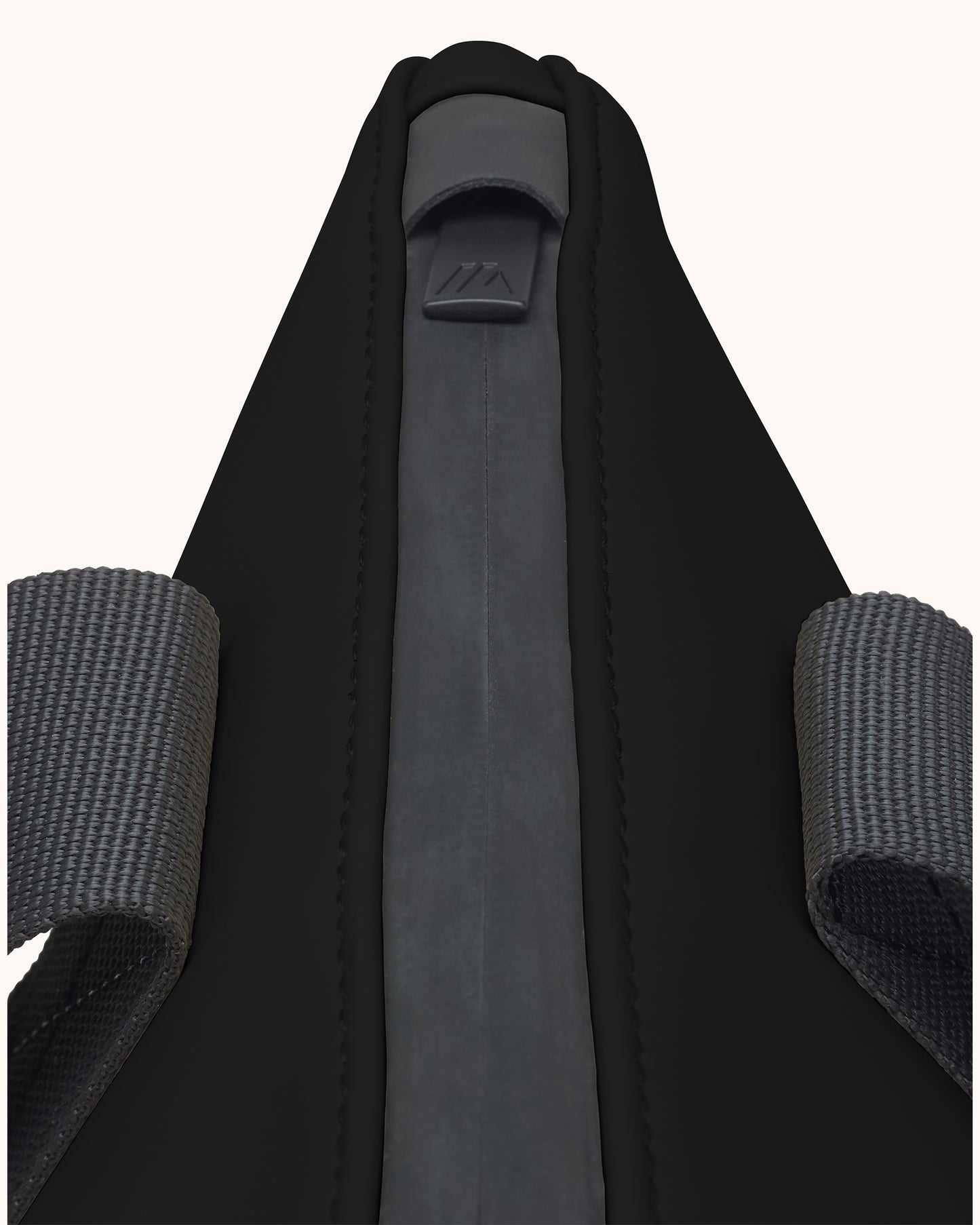Sac de voyage (sous le siège)